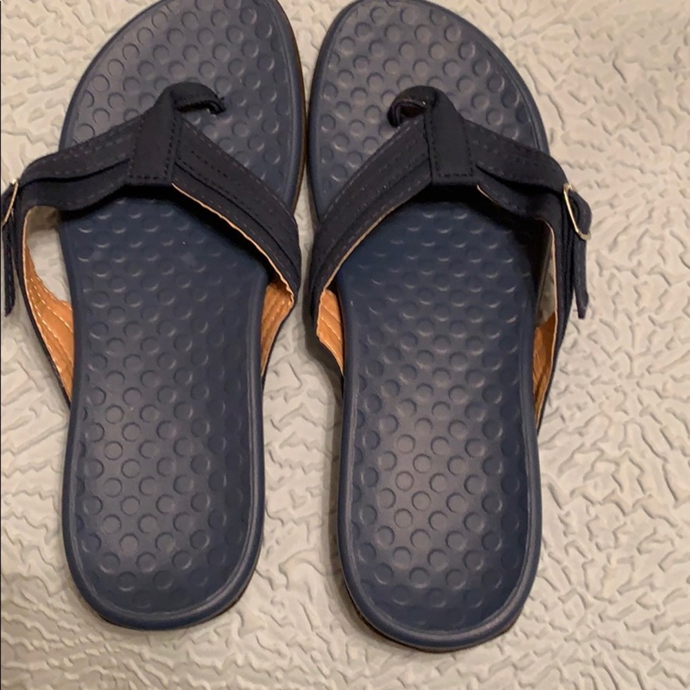 NWOT Blue flip-flops